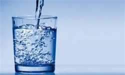 کرددستور غلط نوشیدن روزی 8 لیوان آب/چه زمانی مصرف آب خطرناک است؟