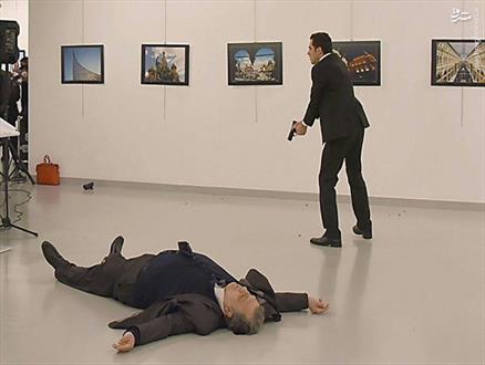 سفیر روسیه در آنکارا کشته شد/تماس تلفنی اردوغان با پوتین/ روسیه: ترور نتیجه قصور فاحش نیروهای پلیس است/واکنش ایران به ترور سفیر روسیه در ترکیه +عکس