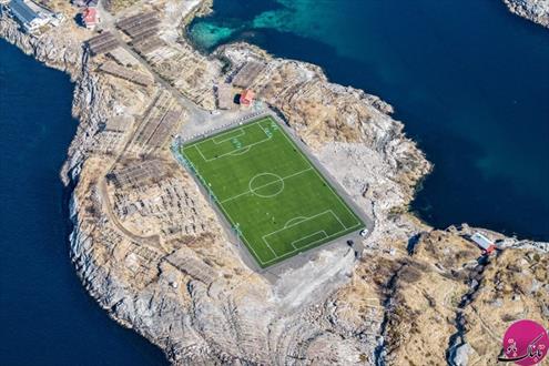 زیباترین زمین فوتبال جهان در این جزیره قرار دارد +تصاویر 