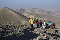 گزارش تصويري/ نخستين صعود يكصد نفري حافظان محيط زيست به قله ۴۰۵۰ متري تفتان 