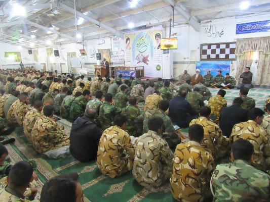 گزارش تصویری/ برگزاری محفل انس با قرآن با حضور سربازان ارتشی شیعه و سنی شهرستان خاش