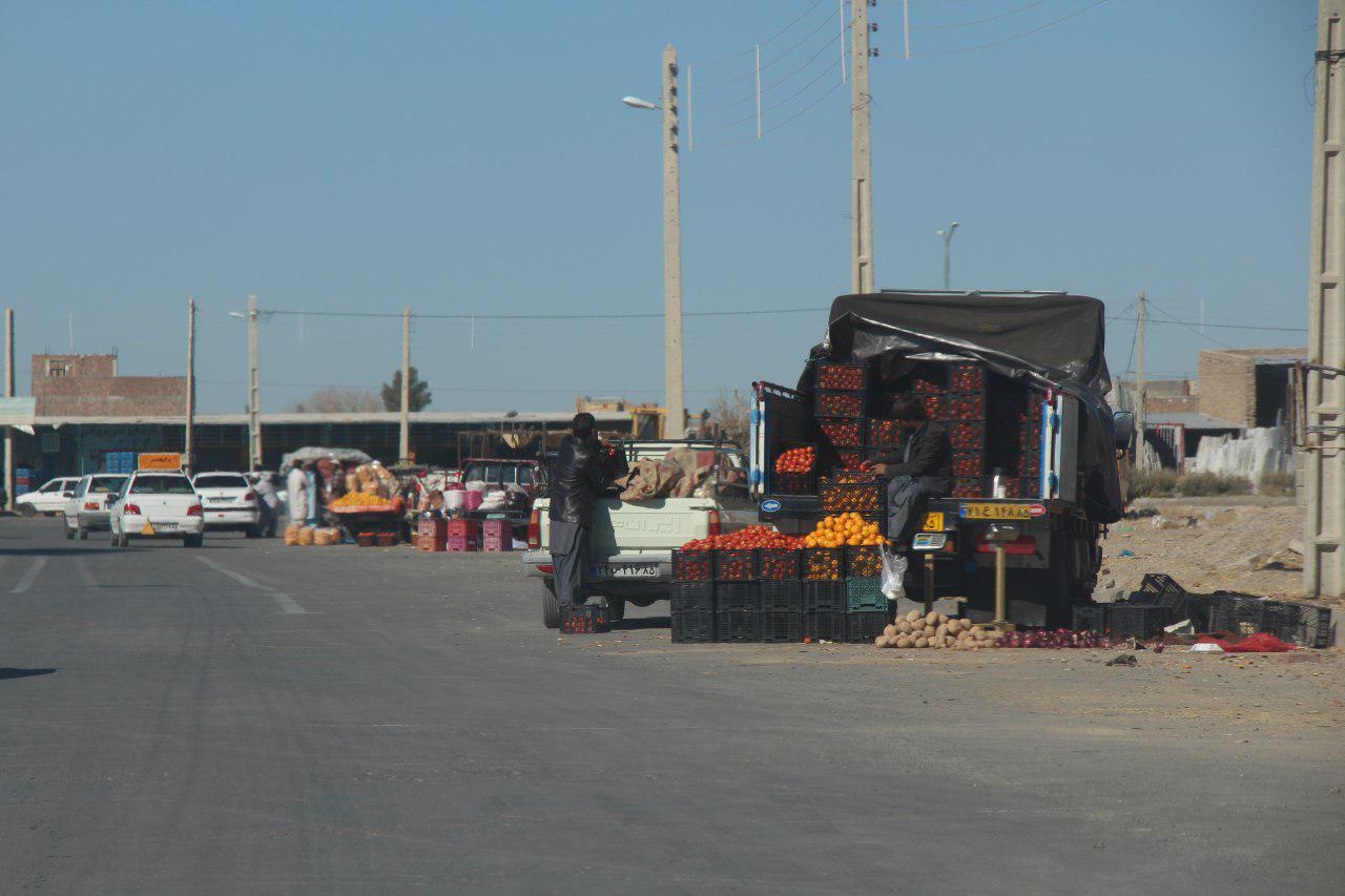 گزارش تصویری/ شهرستان خاش در محاصره وانت های دستفروش و شغل های کاذب