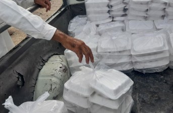 توزیع ۵۰۰ پرس غذای گرم بین روستاییان و نیازمندان  تفتان
