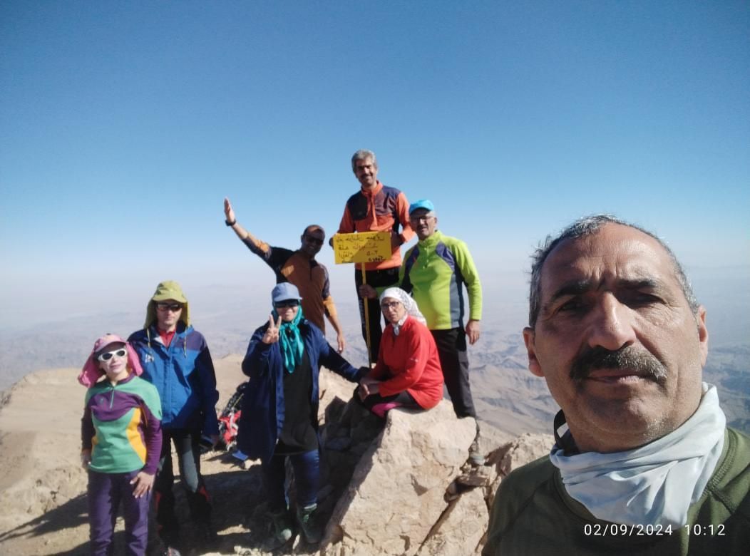 گروه کوهنوردی باشگاه حامیان تفتان خاش قله نای‌بند را فتح کرد
