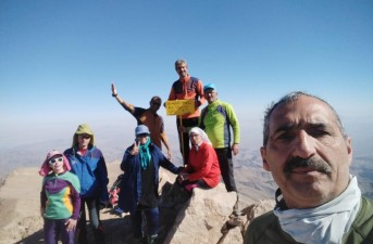 گروه کوهنوردی باشگاه حامیان تفتان خاش قله نای‌بند را فتح کرد