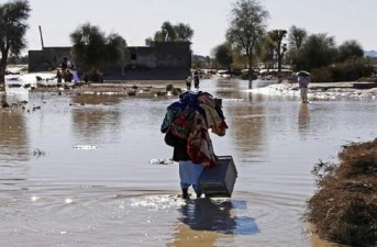 اهدای ۵۰۰۰ بسته معیشتی به مددجویان سیل‌زده سیستان و بلوچستان