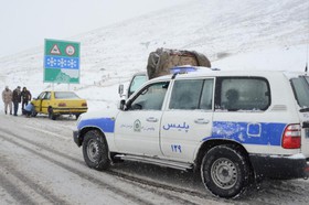   برخورد پلیس با خودروهای فاقد زنجیر چرخ در جاده‌ها 