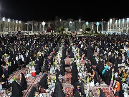 تشرف بالغ بر۶۰۰ مددجوی کمیته امداد به حرم مطهر رضوی