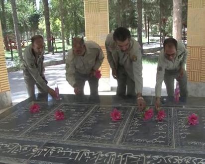 گلزار شهداي گمنام شهرستان خاش توسط محيط بانان گلباران شد/ شهروندان با تشکیل نهادهای مردمی در حوزه محیط زیست مشارکت فعال تری داشته باشند