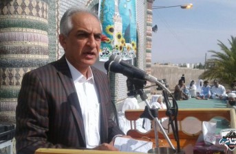 نماز عیدسعيد فطر اهل سنت به امامت مولوی محمدعلی شهنوازی امام جمعه اهل سنت خاش در عيدگاه سه راهي با حضور نمازگزاران برگزار شد.