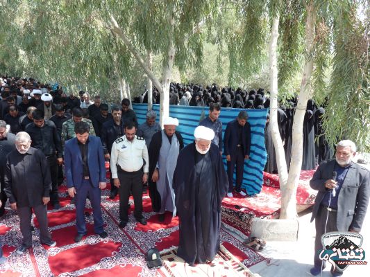 اقامه نماز ظهر تاسوعا در شهرستان خاش به روايت تصوير