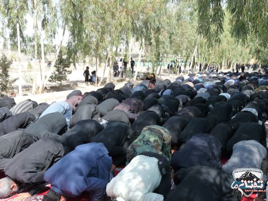 اقامه نماز ظهر تاسوعا در شهرستان خاش به روايت تصوير