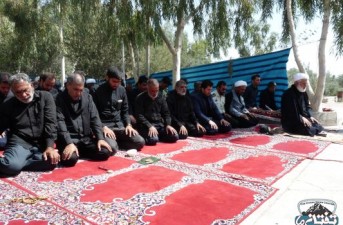 اقامه نماز ظهر تاسوعا در شهرستان خاش به روايت تصوير