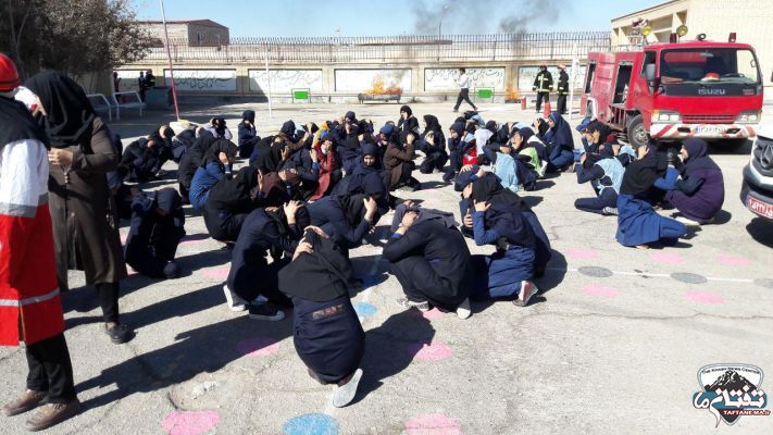 اجراي مانور ايمني و زلزله در مدارس شهرستان خاش از نگاه لنز دوربين