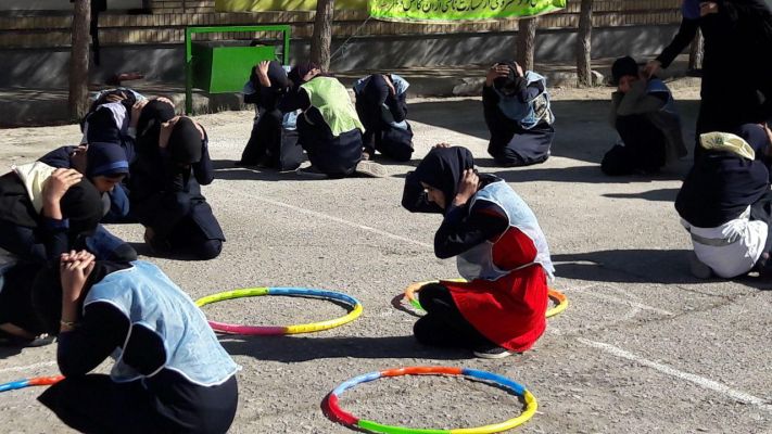 اجراي مانور ايمني و زلزله در مدارس شهرستان خاش از نگاه لنز دوربين