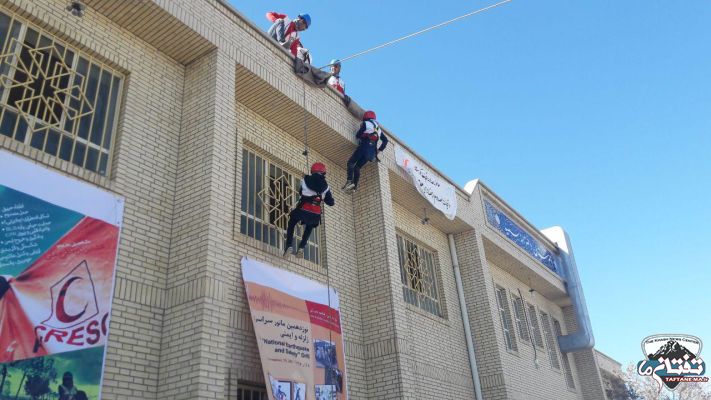 اجراي مانور ايمني و زلزله در مدارس شهرستان خاش از نگاه لنز دوربين