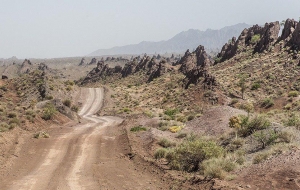 گزارش تصویری از  گل فشان پیرگل خاش زیبا و دیدنی / اين اثر طبيعي همچنان در حسرت جاده است