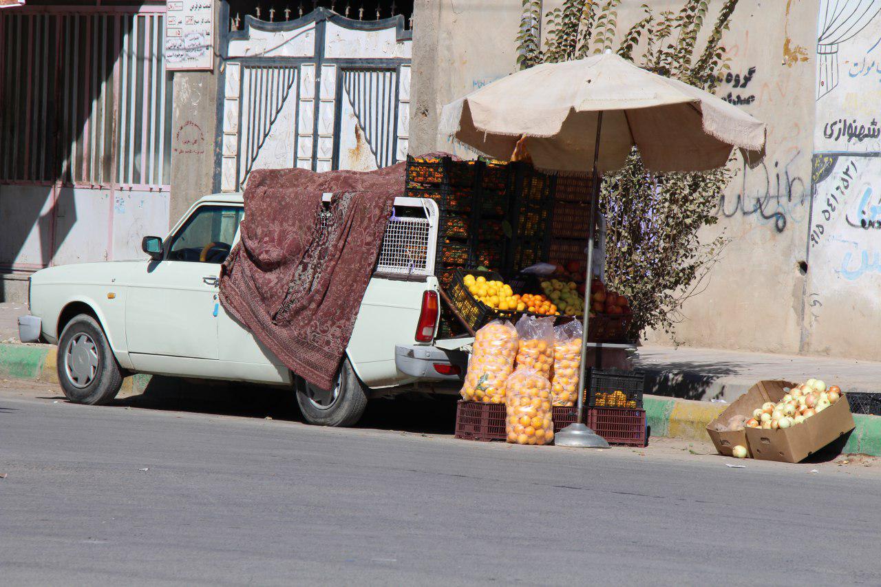 گزارش تصویری/ شهرستان خاش در محاصره وانت های دستفروش و شغل های کاذب