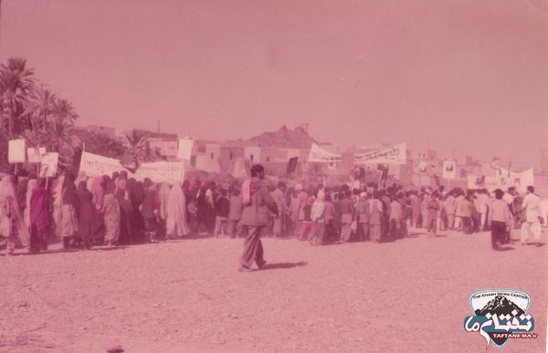 تصاویر دیده نشده از راهپیمایی مردم ایرندگان خاش در دوران انقلاب