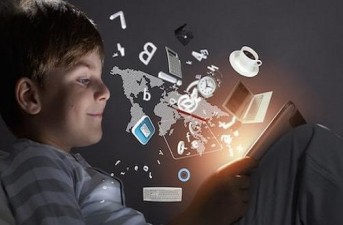 غفلت والدین سبب غرق شدن کودکان در فضای مجازی/هدف دشمن تغییر سبک زندگی اسلامی است