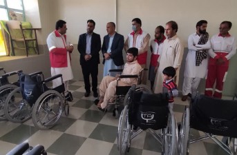 کمک انسان دوستانه جمعیت هلال احمر به معلولین