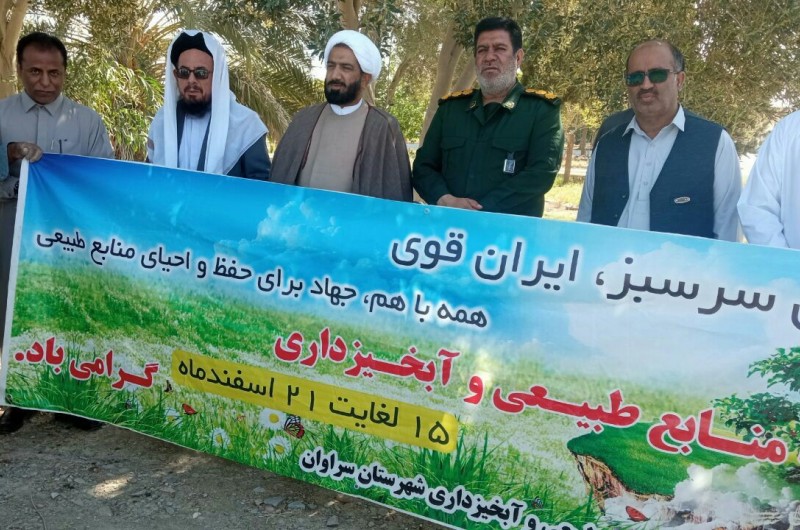 کاشت نخل های اولین کلکسیون زنده نخیلات در شهرستان سراوان