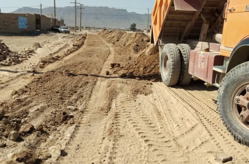 تداوم آماده سازی معابر خاش برای آسفالت