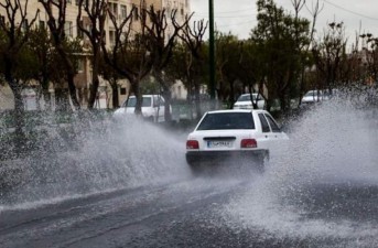 رانندگان در هوای بارانی با سرعت مطمئنه و احتیاط بیشتر رانندگی کنند