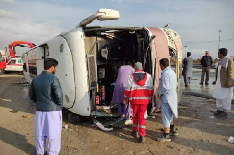 ۲۴ مصدوم در پی واژگونی اتوبوس در جاده زهدان به بم