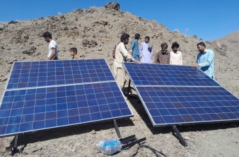 ۱۰ دستگاه پمپ خورشیدی در مناطق عشایری خاش نصب و راه‌اندازی شد