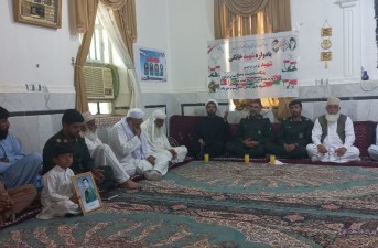 دیدار مسئولین با خانواده شهید گرگین ابراهیمی در خاش صورت گرفت