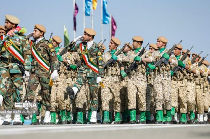 ارتش جمهوری اسلامی ایران نماد وحدت