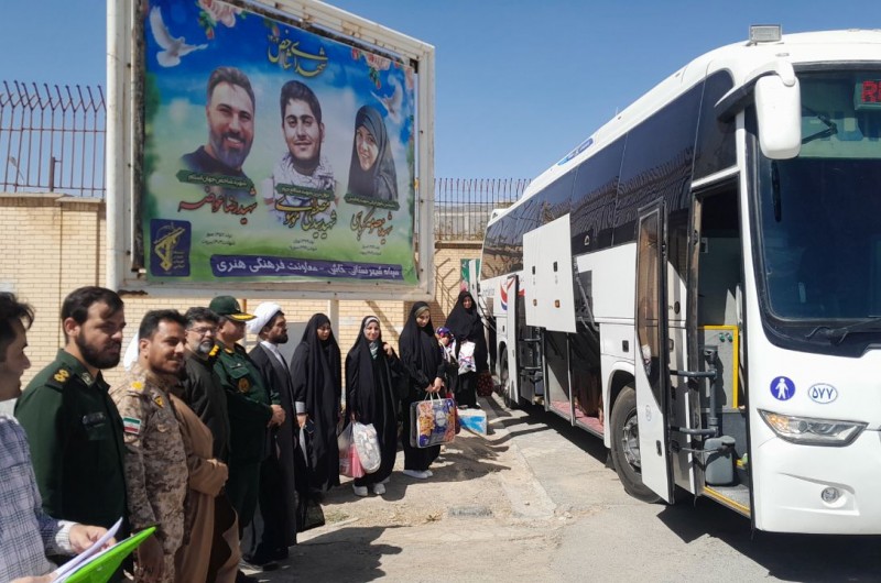۴۴ بسیجی خاش به مرقد امام خمینی اعزام شدند