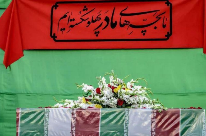 نگذارید که انقلاب به انحراف کشیده شود