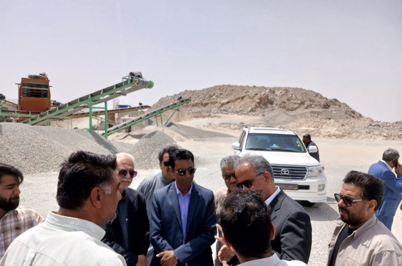 استاندار تفتان از کارخانه سنگ‌شکن بازدید کرد