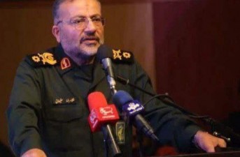 دشمن خبیث همچون مار زخم‌ خورده است