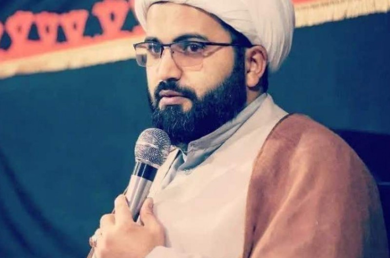 عاشورا مکتب ایستادگی در برابر ظلم