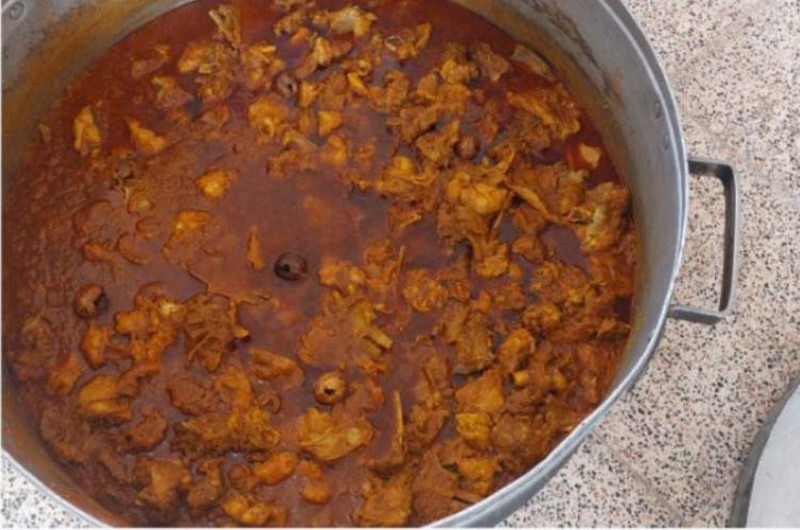 توزیع ۶۰۰ پرس غذای گرم و ۲۰ سبد مواد غذایی در ظهر عاشورا تفتان