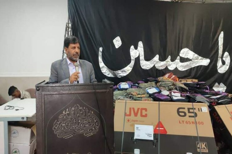 توزیع ۶۰۰ بسته لوازم‌التحریر بین دانش‌آموزان حاشیه زاهدان