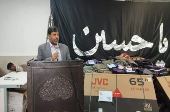 توزیع ۶۰۰ بسته لوازم‌التحریر بین دانش‌آموزان حاشیه زاهدان
