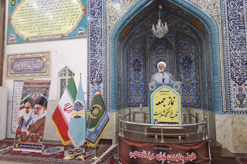 راه شهدا را ادامه دهید و پشتیبان ولایت فقیه باشید