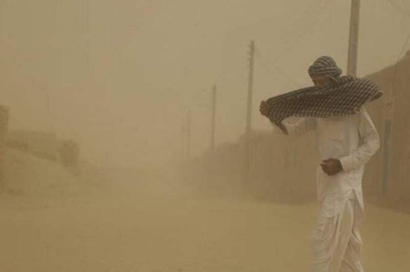 طوفان ۱۱۲ کیلومتری زابل را در نور دید