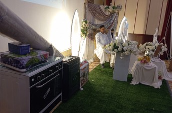 جشن ازدواج آسان با اهدای ۱۰ سری جهیزیه به زوج‌های جوان در خاش برگزار شد