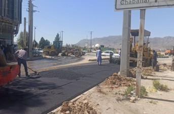 آغاز آسفالت خیابان امام بخش در خاش